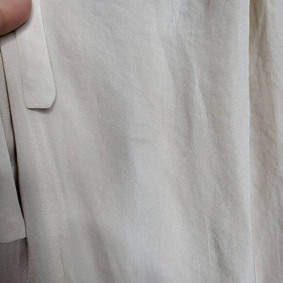 Tahari Balloon Sleeves Front Keyhole Pleated Back Blouse Size Medium - Picture 10 of 10